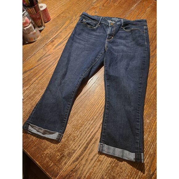 Levi Strauss Signature Women’s Size 16 Denim Blue Capri Jeans Cuffed Stretch - Picture 1 of 2